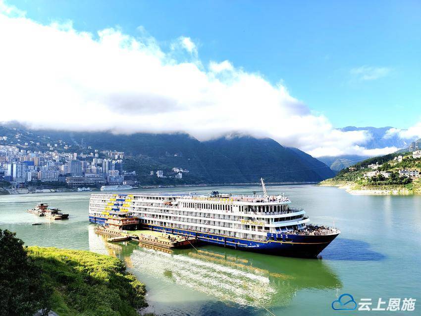 赏巴东胜景 品青山绿水风情